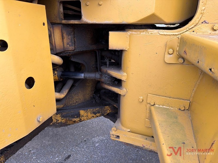 caterpillar-966-image-21