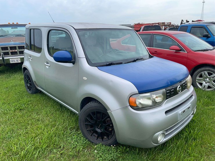 2011-nissan-cube-image-2