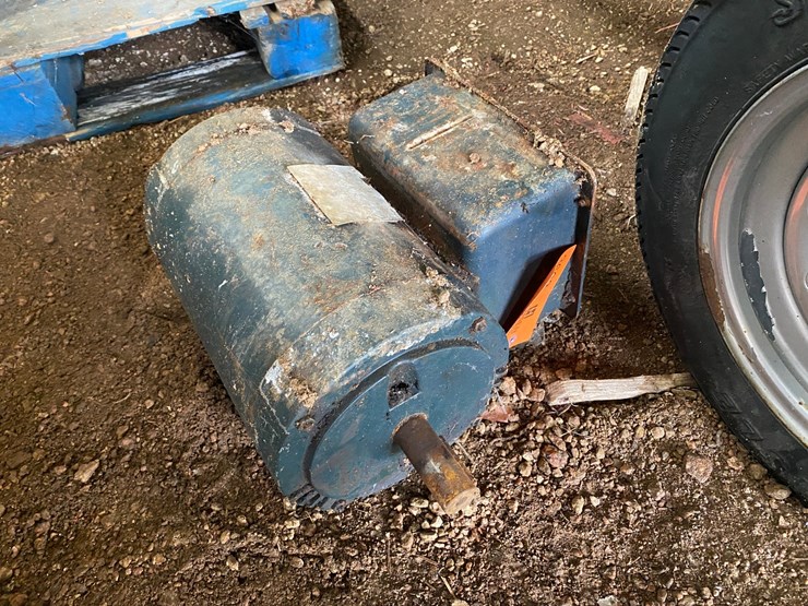 #3603-•-large-electric-motor-image-3