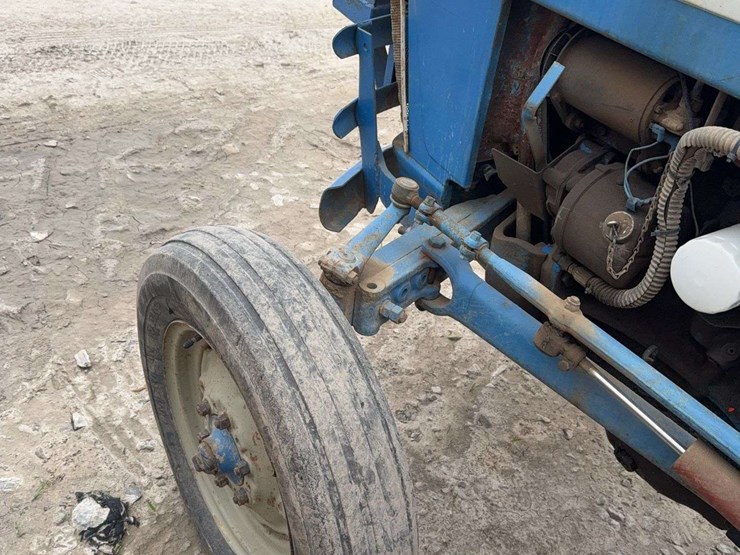 1965-ford-3000-image-11