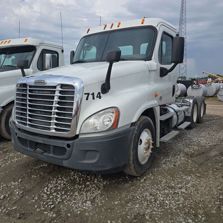 2015 FREIGHTLINER CASCADIA 125