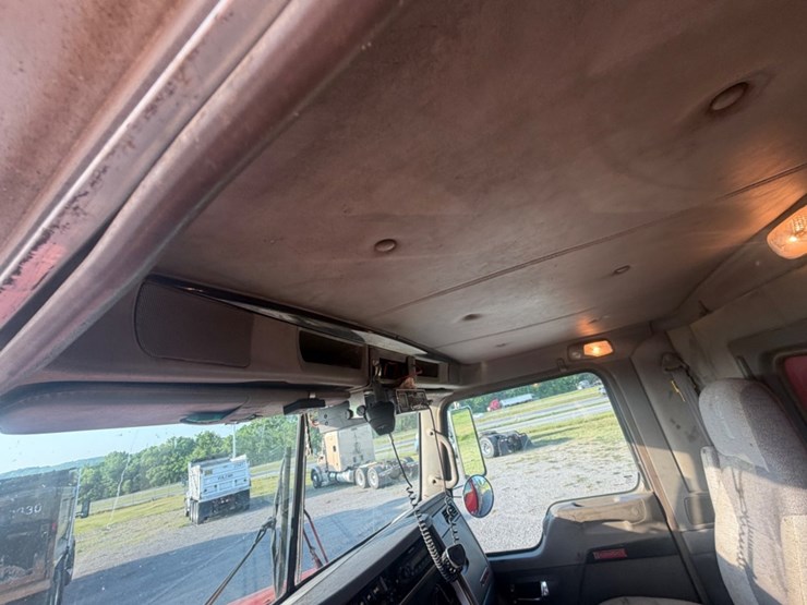 2013-kenworth-t800-image-29