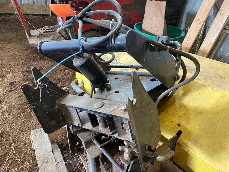 #3590-•-john-deere-quick-hitch-broom-image-7