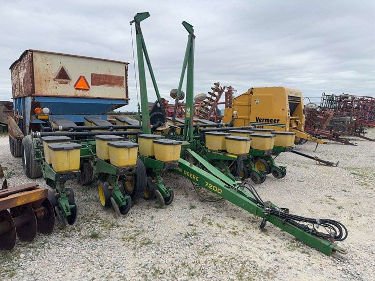 john-deere-7200-image-1