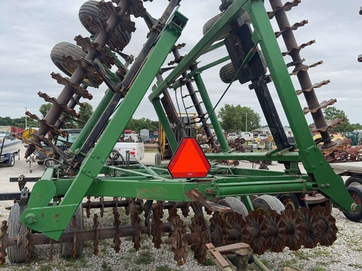 john-deere-331-image-9