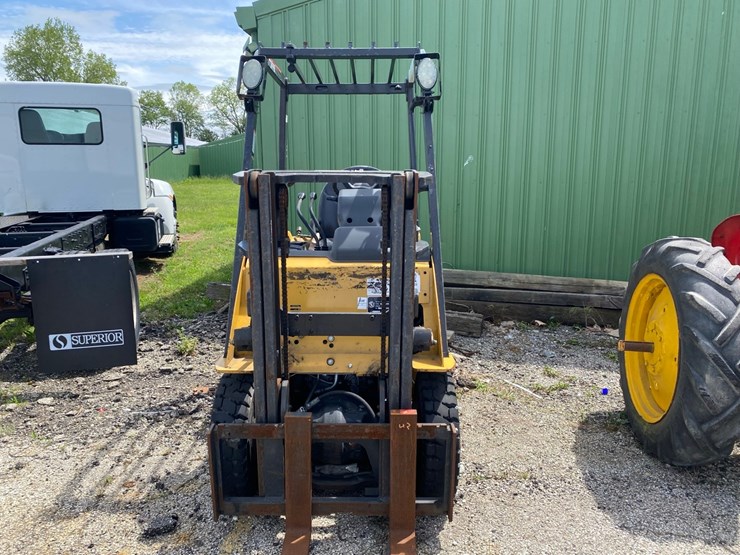 cat-gp15n-forklift-image-2