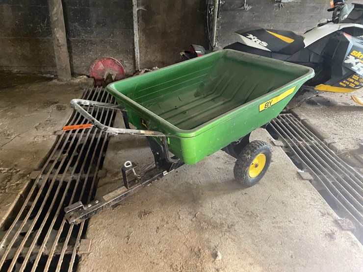#3556-•-john-deere-pull-behind-yard-car-image-1