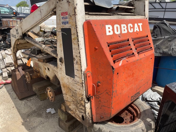 #6012-•-bobcat-skidsteer-body-image-8