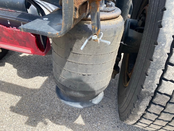 2019-international-lt625-day-cab-semi-tractor-image-19
