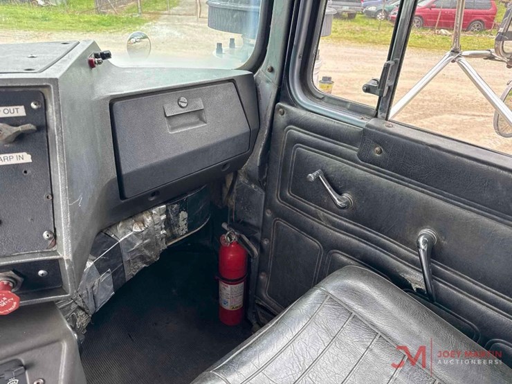 1988-mack-rd688s-image-32