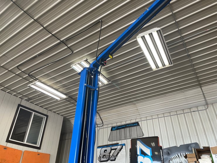 #7323-•-forward-f10-2-post-lift-image-13