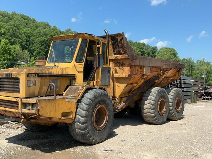 #131-•-bell-off-road-dump-truck-image-1