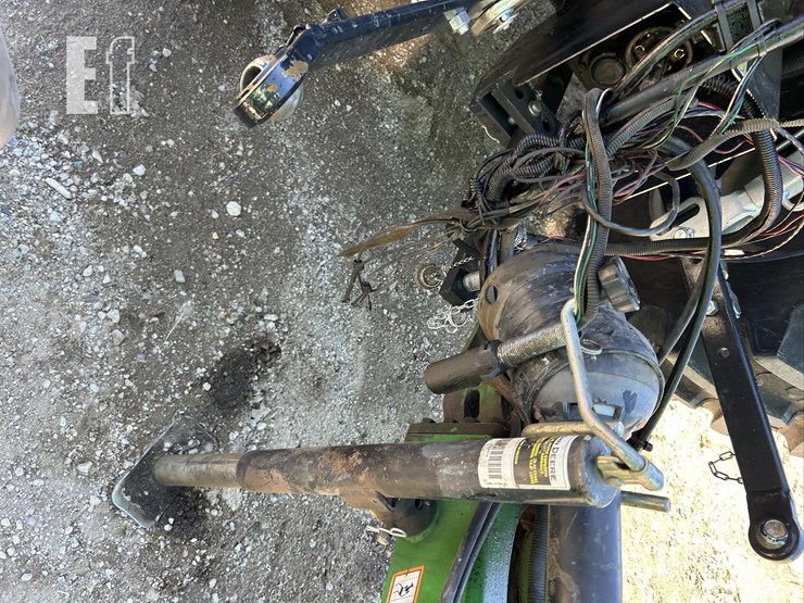 2012-john-deere-569-premium-image-32
