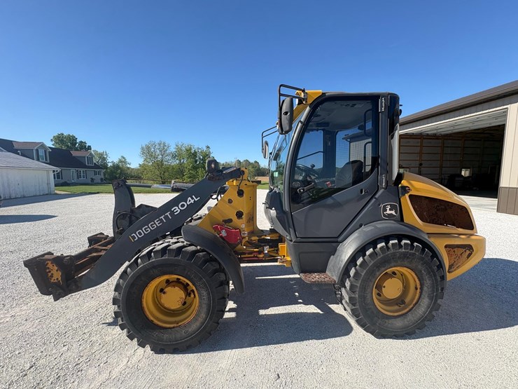 2020-deere-304l-image-1