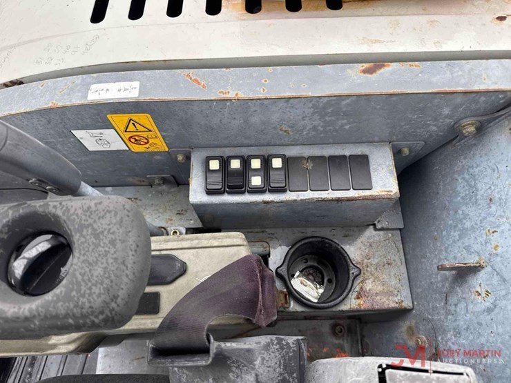 2019-takeuchi-tb235-2-image-27