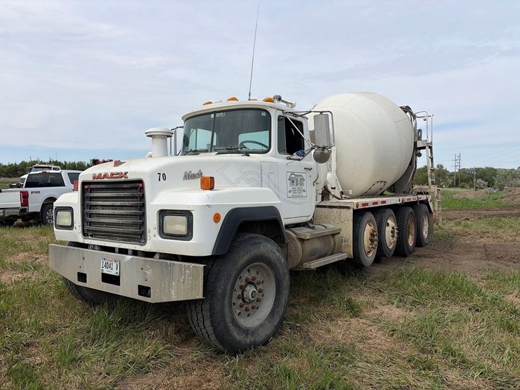 mack-cement-truck-image-1