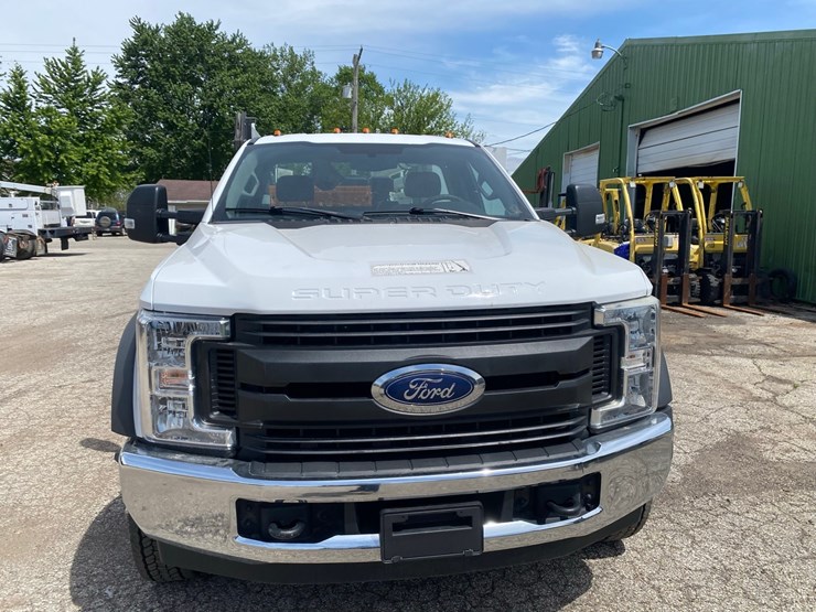 2019-ford-f-450-service-truck-image-2