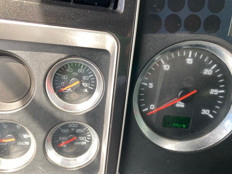 2014-kenworth-t400-single-axle-day-cab-semi-tractor-image-54