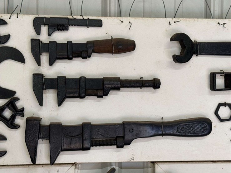 collection-of-cast-iron-wrenches-image-7