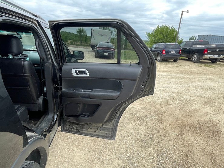 2011-ford-explorer-limited-image-28