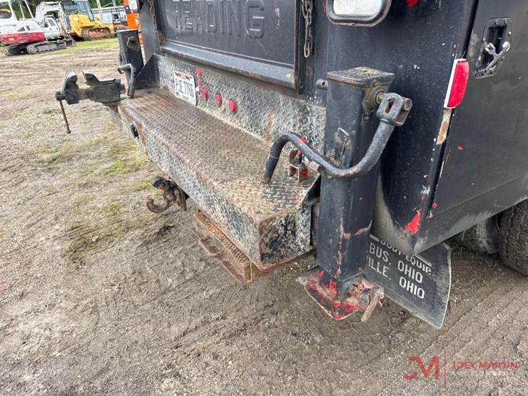 2003-gmc-c5500-service-truck-image-23