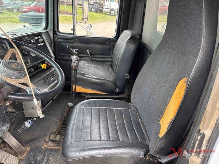 1988-mack-rd688s-image-27