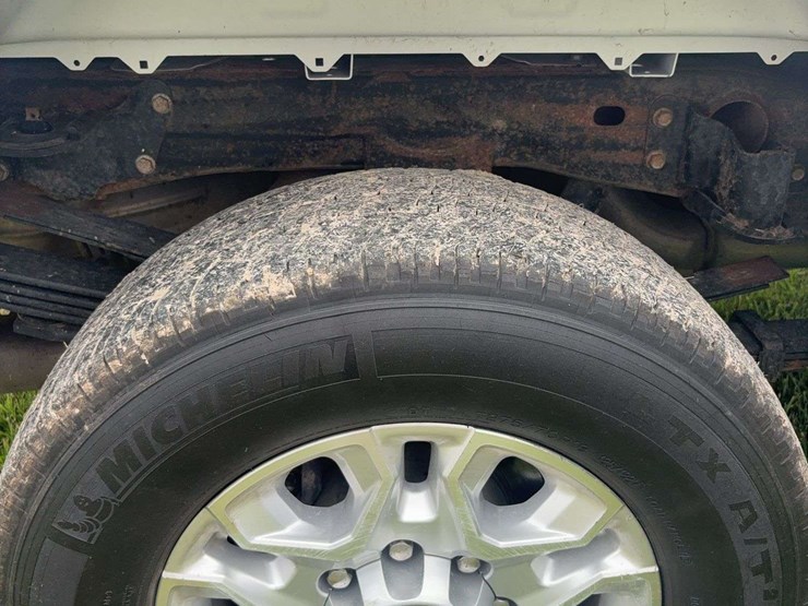 2022-chevrolet-3500-image-14