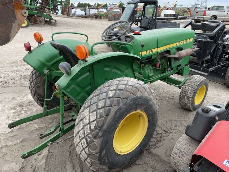 1985-john-deere-850-image-3