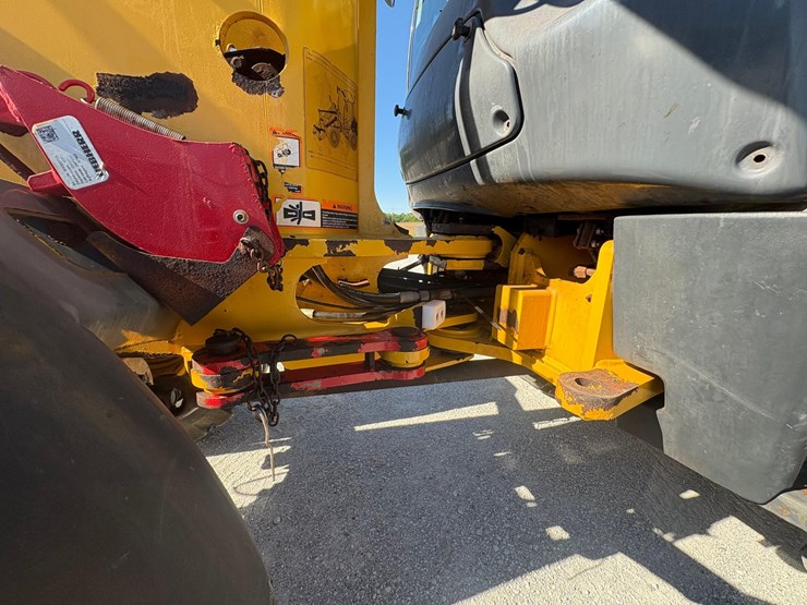 2020-deere-304l-image-9