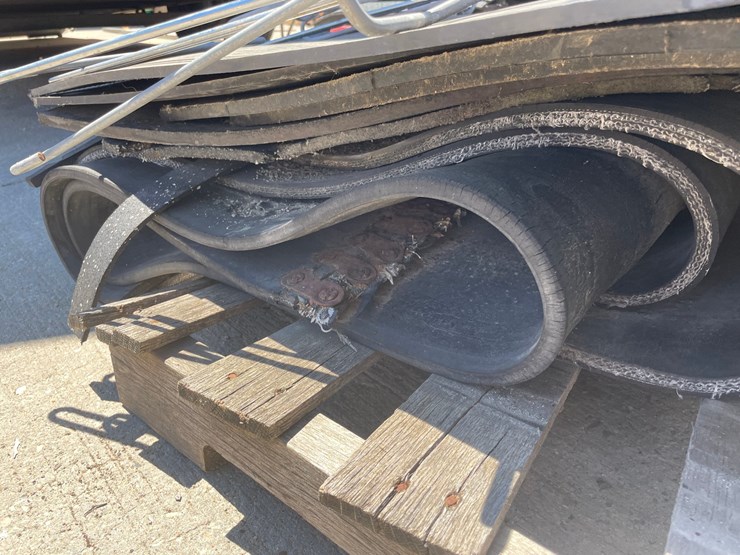 #6081-•-pallet-of-mud-flaps-and-rubber-belting-image-4