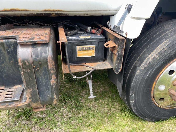 #4157-•-2000-gmc-c7500-(has-wi,-title)-image-33