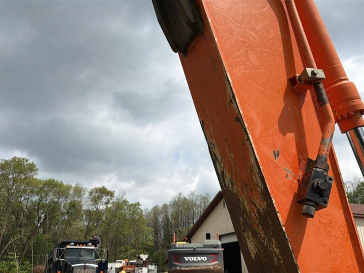 2012-hitachi-zx160-image-19