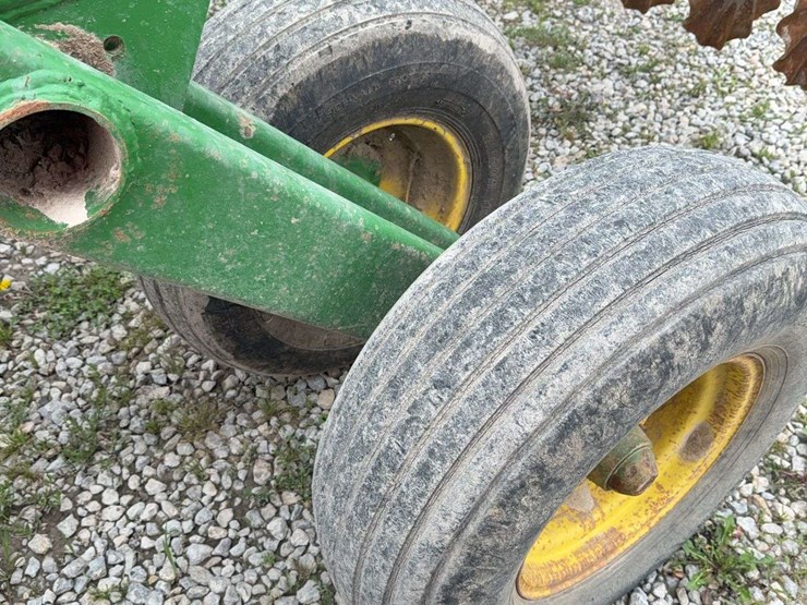 john-deere-331-image-6