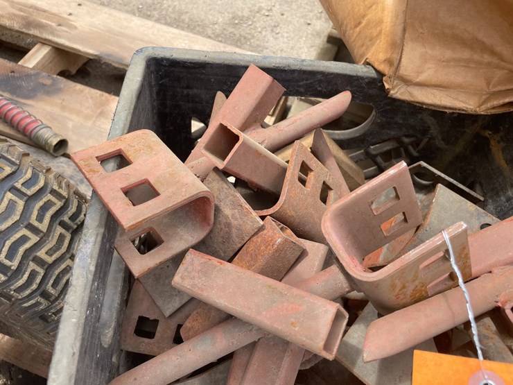 #6030-•-pallet-of-concrete-supplies-image-4