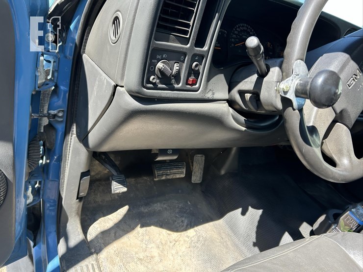2005-gmc-3500-image-19
