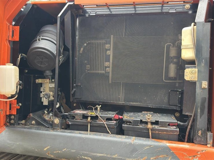 2012-hitachi-zx160-image-42
