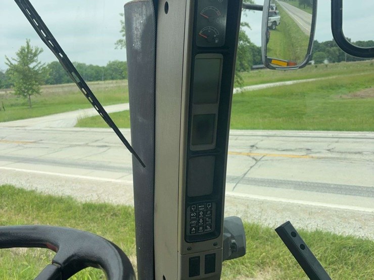 2010-case-ih-275-image-21