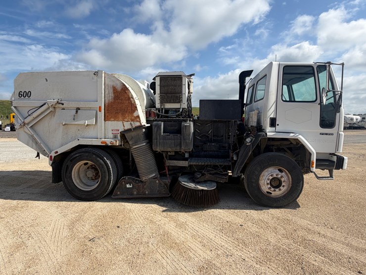 2000-freightliner-fc70-image-4