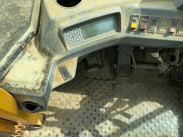 1998-volvo-l90c-image-22