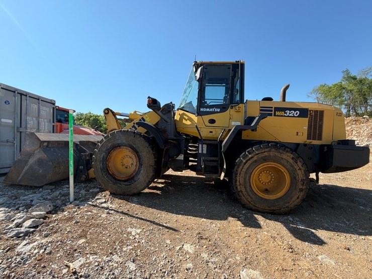 2016-komatsu-wa320-7-image-19