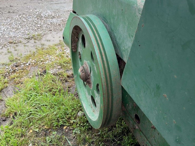 john-deere-336-image-8