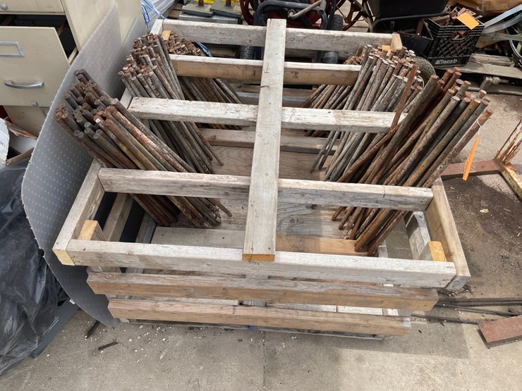 #6032-•-various-size-concrete-stakes-with-pallet-organizers-image-2
