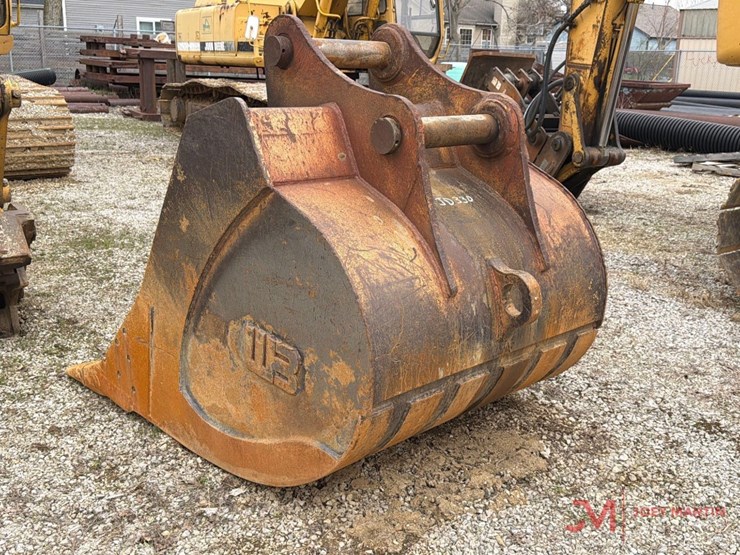 john-deere-330-image-3