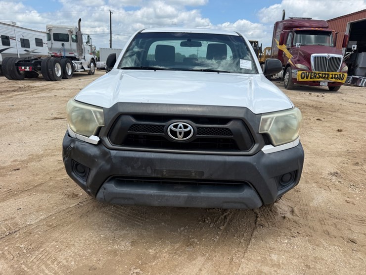 2014-toyota-tacoma-image-3