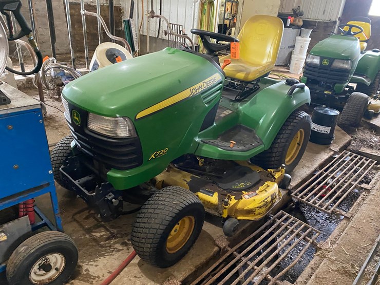 john-deere-x720-image-1