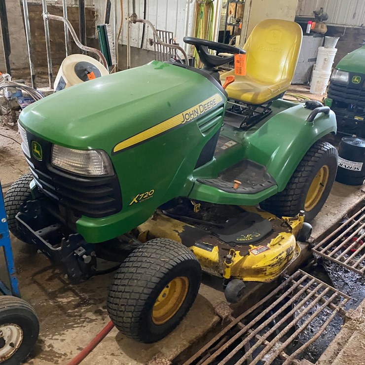 JOHN DEERE X720