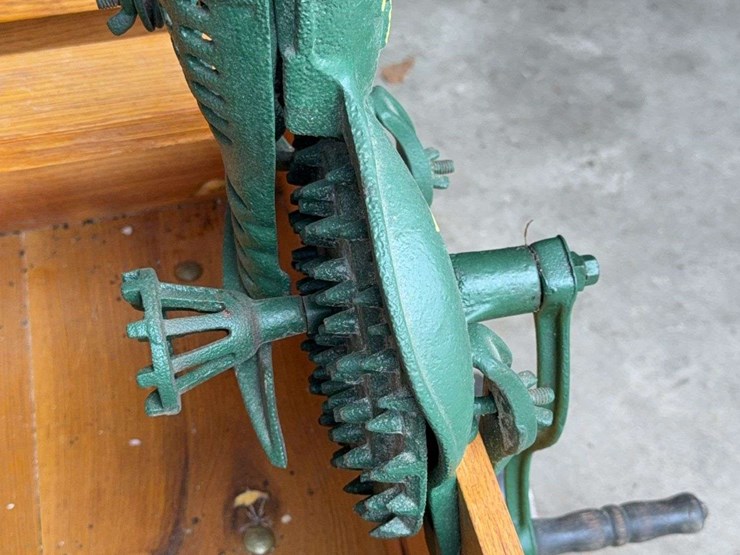 heath-mfg.-co.-'never-fail'-grinder-&-rapid-grist-mill-on-cart-image-14