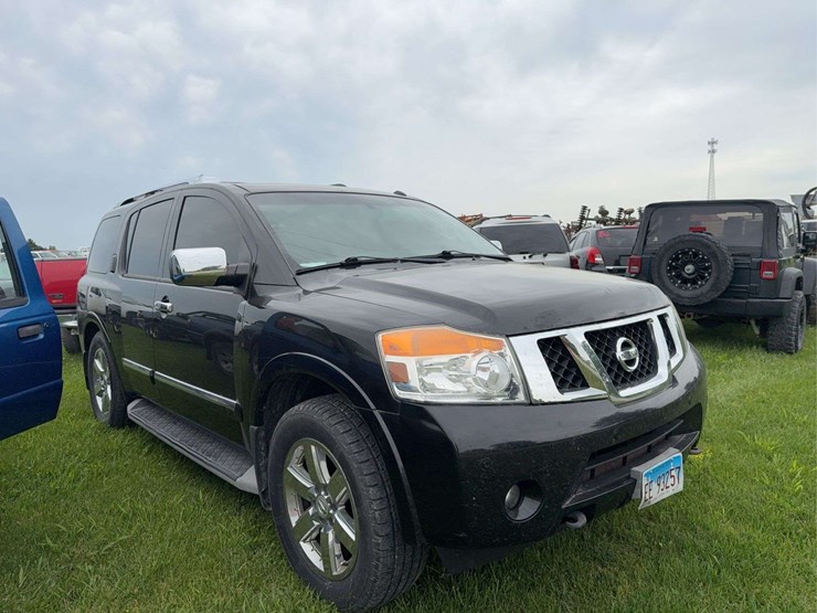 2013-nissan-armada-image-2