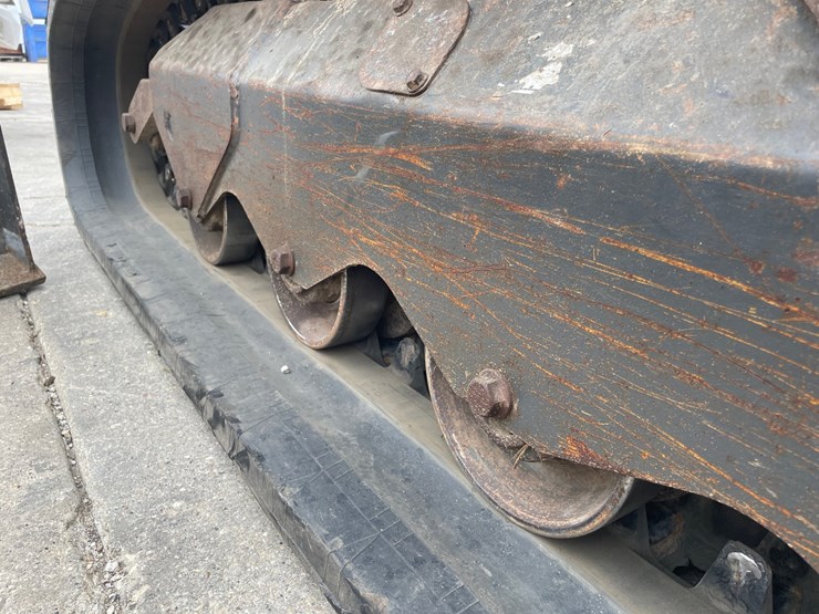 2019-new-holland-c232-image-22