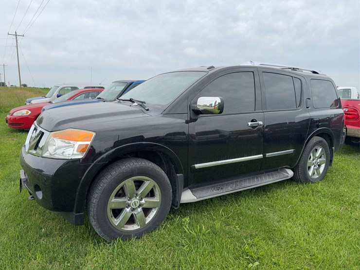 2013-nissan-armada-image-1